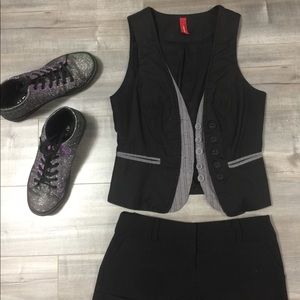 Black and grey vest